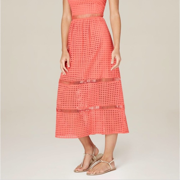 💖🎉HOST PICK🎉💖 Bebe Jenna Embroidery Eyelet Lace Midi Dress NWT - Picture 3 of 8